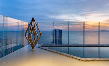 Luxury Condos 2 Bedrooms Foreign Quota, Sea View for Sale Near The beach, On Phra Tamnak Hill Pattaya, Close to The City and Walking Street