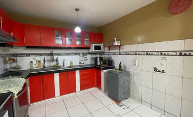 VENDO CASA FRENTE A PARQUE EN EL CALLAO PRACTICAMENTE DE ESTRENO!!