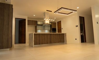 KA - FOR SALE: 6 Bedroom House in Solen Residences, Laguna