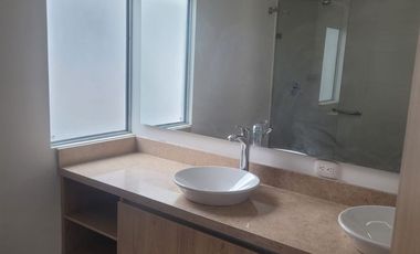 Arrienda apartamento, 115m2, 3 habitaciones, 2 baños