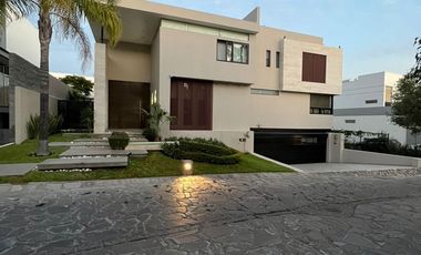 Casa en Venta Bosque de los Lagos con Alberca de Lujo Zona Andares, Zapopan
