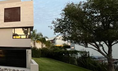 Casa en Venta Bosque de los Lagos con Alberca de Lujo Zona Andares, Zapopan