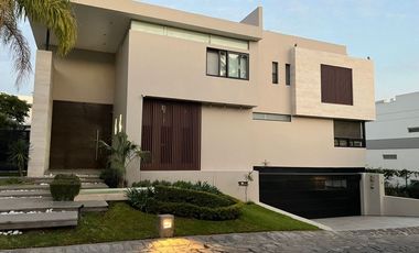 Casa en Venta Bosque de los Lagos con Alberca de Lujo Zona Andares, Zapopan