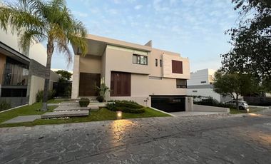 Casa en Venta Bosque de los Lagos con Alberca de Lujo Zona Andares, Zapopan