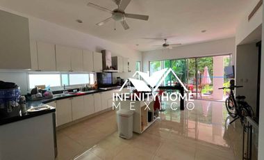 RESIDENCIA TERRENO GRANDE EN CUMBRES CANCUN VENTA