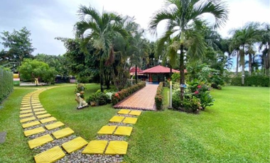 Casa quinta con cabañas turisticas en la vereda la poyata-Villavicencio