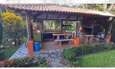 Casa quinta con cabañas turisticas en la vereda la poyata-Villavicencio