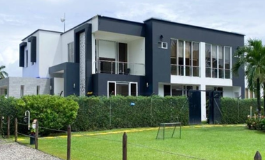 Casa quinta con cabañas turisticas en la vereda la poyata-Villavicencio