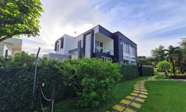 Casa quinta con cabañas turisticas en la vereda la poyata-Villavicencio