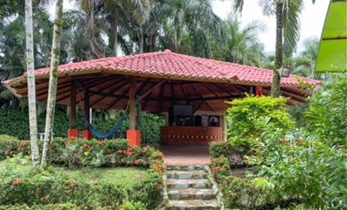 Casa quinta con cabañas turisticas en la vereda la poyata-Villavicencio
