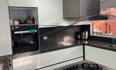 SE VENDE CASA REMODELADA EN CAMPOARAGON