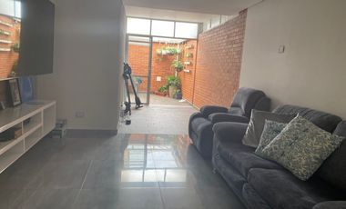 SE VENDE CASA REMODELADA EN CAMPOARAGON