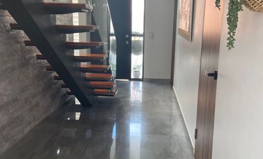 SE VENDE CASA REMODELADA EN CAMPOARAGON