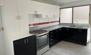 CASA CON ESPACIOS AMPLIOS EN ZONA TRANQUILA CERCS DE ESCUELA