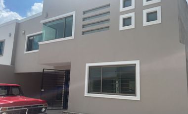 CASA CON ESPACIOS AMPLIOS EN ZONA TRANQUILA CERCS DE ESCUELA