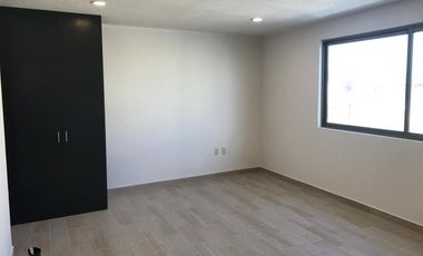 CASA CON ESPACIOS AMPLIOS EN ZONA TRANQUILA CERCS DE ESCUELA