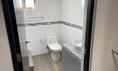 CASA CON ESPACIOS AMPLIOS EN ZONA TRANQUILA CERCS DE ESCUELA