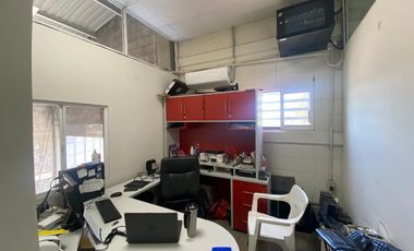 BODEGA EN VENTA CON OFICINAS ADMINISTRATIVAS