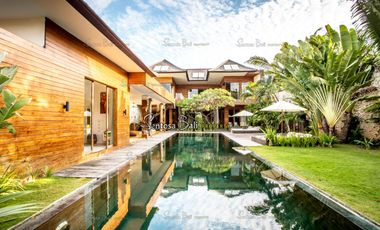 Luxurious 4  bedrooms Villa in the heart of seminyak bali