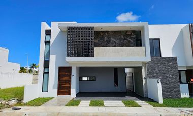 Casa con Alberca y Vista a la Laguna en el Fraccionamiento Lomas de la Rioja, Veracruz.  ▪️Venta: $3'550,000.00