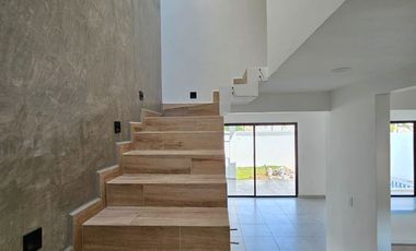 Casa con Alberca y Vista a la Laguna en el Fraccionamiento Lomas de la Rioja, Veracruz.  ▪️Venta: $3'550,000.00