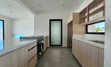 Casa con Alberca y Vista a la Laguna en el Fraccionamiento Lomas de la Rioja, Veracruz.  ▪️Venta: $3'550,000.00