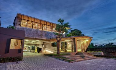 Restaurant and business space 2 floors on Jalan Palagan Ngaglik Sleman Yogyakarta