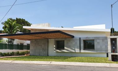 CASA EN VENTA EN FRACCIONAMIENTO LOMAS DE COCOYOC