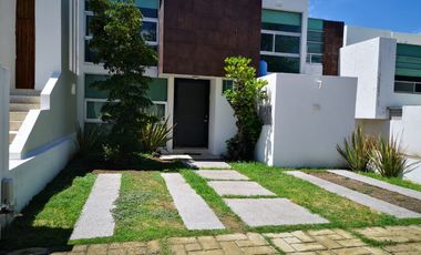 RENTO CASA EN GRAN JARDIN 3 RECAMARAS SALON DE USOS MULTIPLES