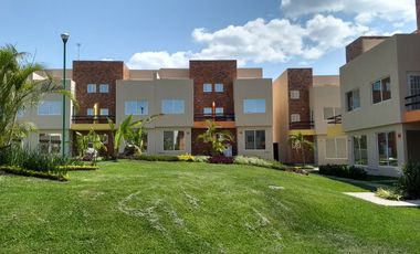 Casa en Venta en condominio con alberca en Emiliano Zapata Morelos