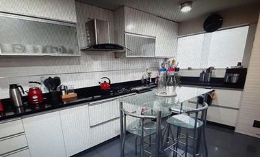 Se vende Dpto Dúplex, 253 m2, Chacarilla, 3 dorms, 4 baños, Terraza, 1 Estac.