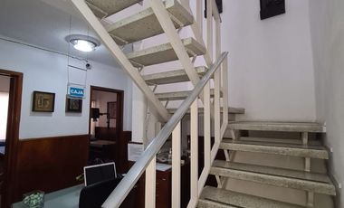 SE VENDE CASA CON USO DE SUELO COMERCIAL COLONIA AGRICULTURA TACUBA MIGUEL HIDALGO.