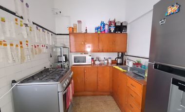 SE VENDE CASA CON USO DE SUELO COMERCIAL COLONIA AGRICULTURA TACUBA MIGUEL HIDALGO.