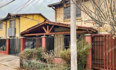 SE ARRIENDA CASA 2D + 1B, EN PASAJE, QUILICURA