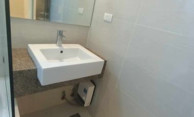 【RUSH SALE! 】1BR for Sale at 8 Newtown Boulevard in Mactan, Lapu-Lapu City, Cebu