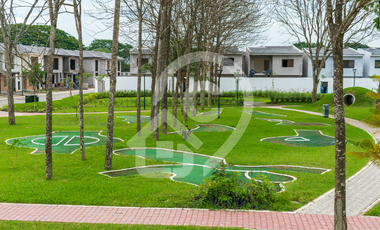 Terrenos en Venta en Urbanización Arboleia, Machala, Ecuador