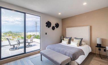 CASA EN VENTA EN XOCHITEPEC, MORELOS; MEX. 3 RECÁMARAS, ALBERCA, CANCHAS DE PÁDEL, TENIS, FÚTBOL.