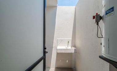 CASA EN VENTA EN XOCHITEPEC, MORELOS; MEX. 3 RECÁMARAS, ALBERCA, CANCHAS DE PÁDEL, TENIS, FÚTBOL.