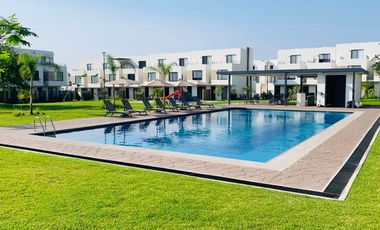 CASA EN VENTA EN XOCHITEPEC, MORELOS; MEX. 3 RECÁMARAS, ALBERCA, CANCHAS DE PÁDEL, TENIS, FÚTBOL.