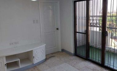 FOR SALE 3BR CONDOMINIUM: MOVE-IN READY! CLASSY WHITE!