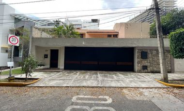 Hermosa Casa enVenta en Mar de Ross, Lomas del Country