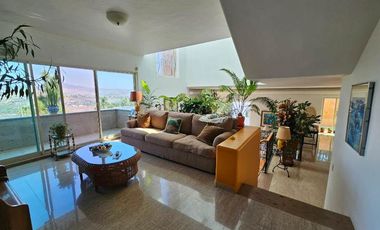 Las Cañadas Amplia Casa en Venta con Hermosa Variedad de Plantas