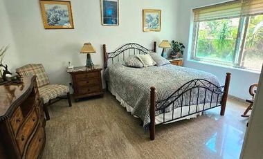 Las Cañadas Amplia Casa en Venta con Hermosa Variedad de Plantas