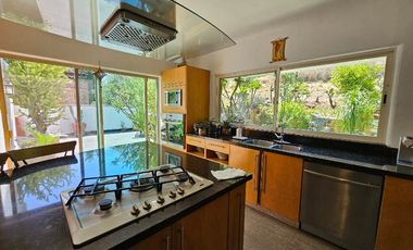 Las Cañadas Amplia Casa en Venta con Hermosa Variedad de Plantas