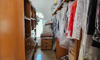 Las Cañadas Amplia Casa en Venta con Hermosa Variedad de Plantas