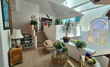 Las Cañadas Amplia Casa en Venta con Hermosa Variedad de Plantas