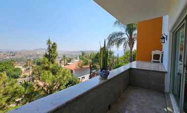 Las Cañadas Amplia Casa en Venta con Hermosa Variedad de Plantas