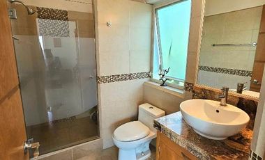 Las Cañadas Amplia Casa en Venta con Hermosa Variedad de Plantas