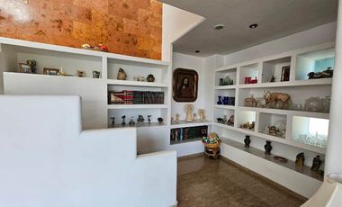 Las Cañadas Amplia Casa en Venta con Hermosa Variedad de Plantas