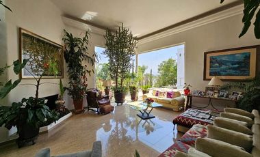 Las Cañadas Amplia Casa en Venta con Hermosa Variedad de Plantas